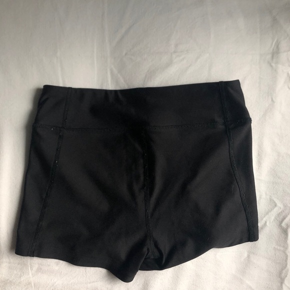 underarmour volleyball shorts - Picture 2 of 2